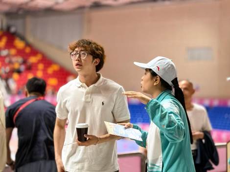 场馆内勤服务助理 指引观众就座